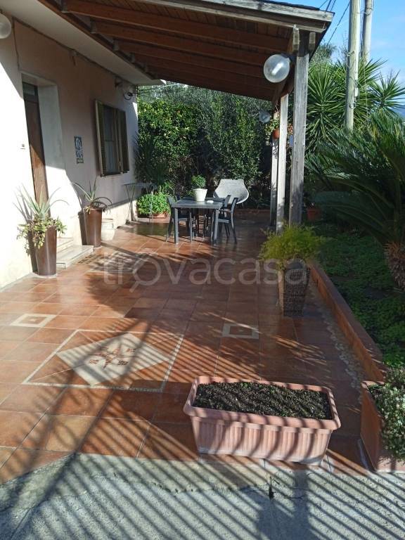 casa indipendente in vendita a Latina in zona Latina Scalo