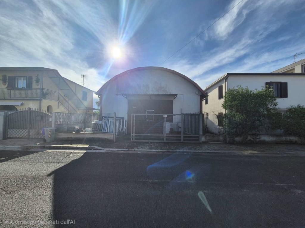 locale commerciale in vendita a Latina