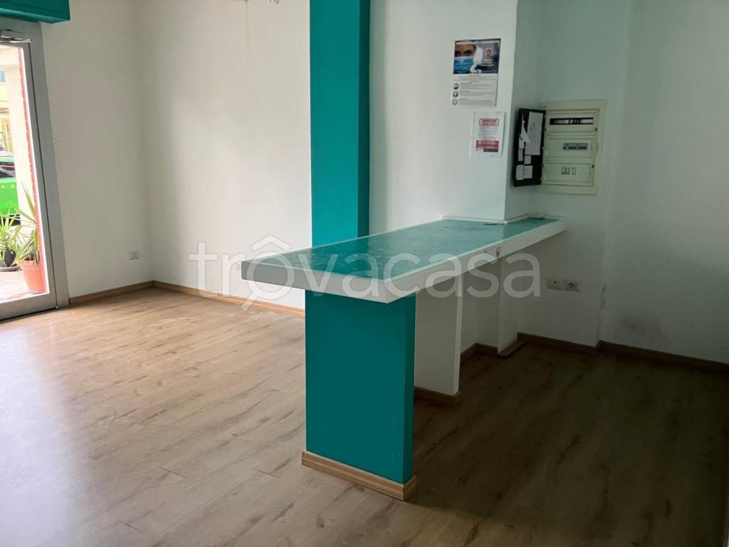 negozio in vendita a Latina