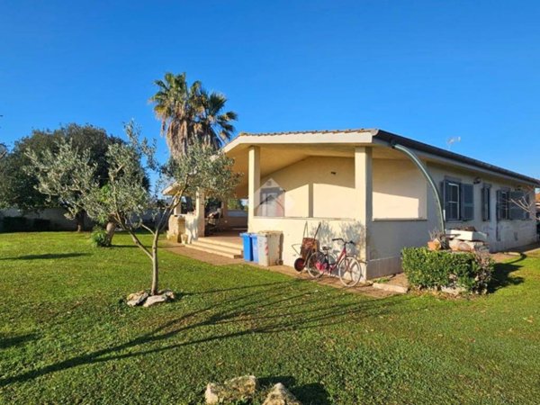 casa indipendente in vendita a Latina in zona Foce Verde