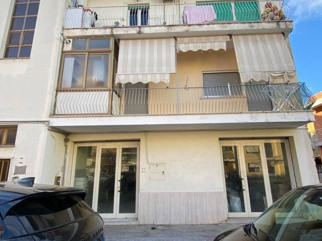 negozio in vendita a Latina in zona Centro Città