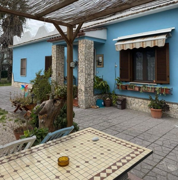 casa indipendente in vendita a Latina
