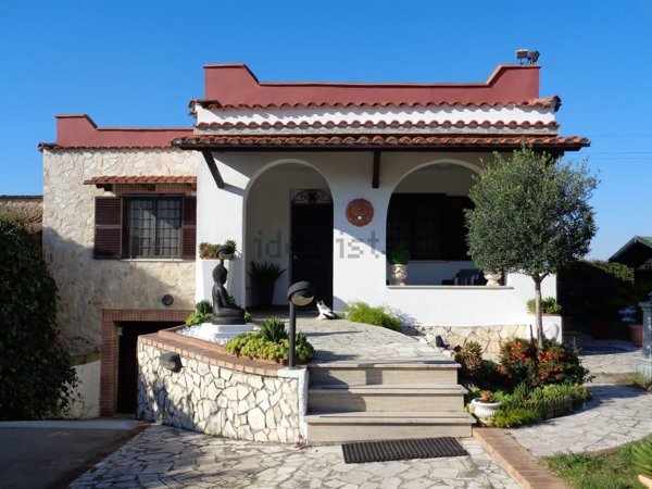 casa indipendente in vendita a Latina in zona Borgo Sabotino