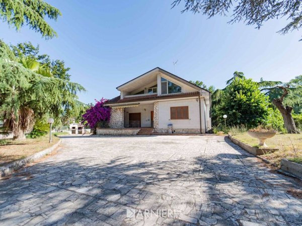 casa indipendente in vendita a Latina