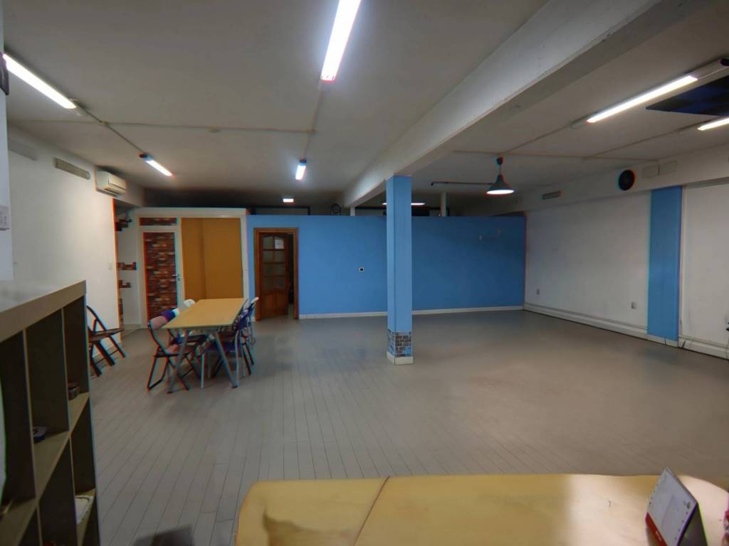 negozio in vendita a Latina in zona Centro Città