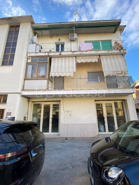 negozio in vendita a Latina