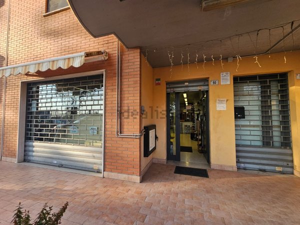 locale commerciale in vendita a Latina in zona Borgo Bainsizza