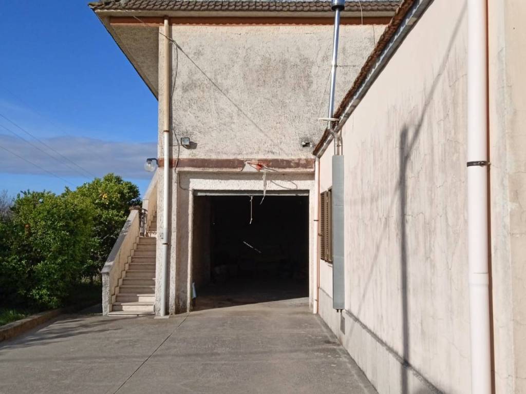 casa indipendente in vendita a Latina in zona Latina Scalo