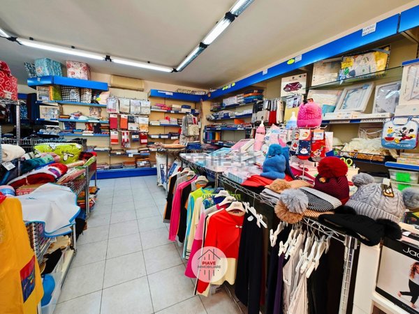 locale commerciale in vendita a Latina in zona Borgo Bainsizza