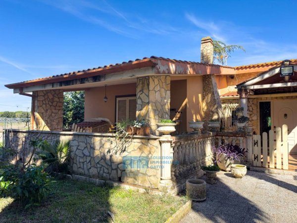 casa indipendente in vendita a Latina in zona Foce Verde