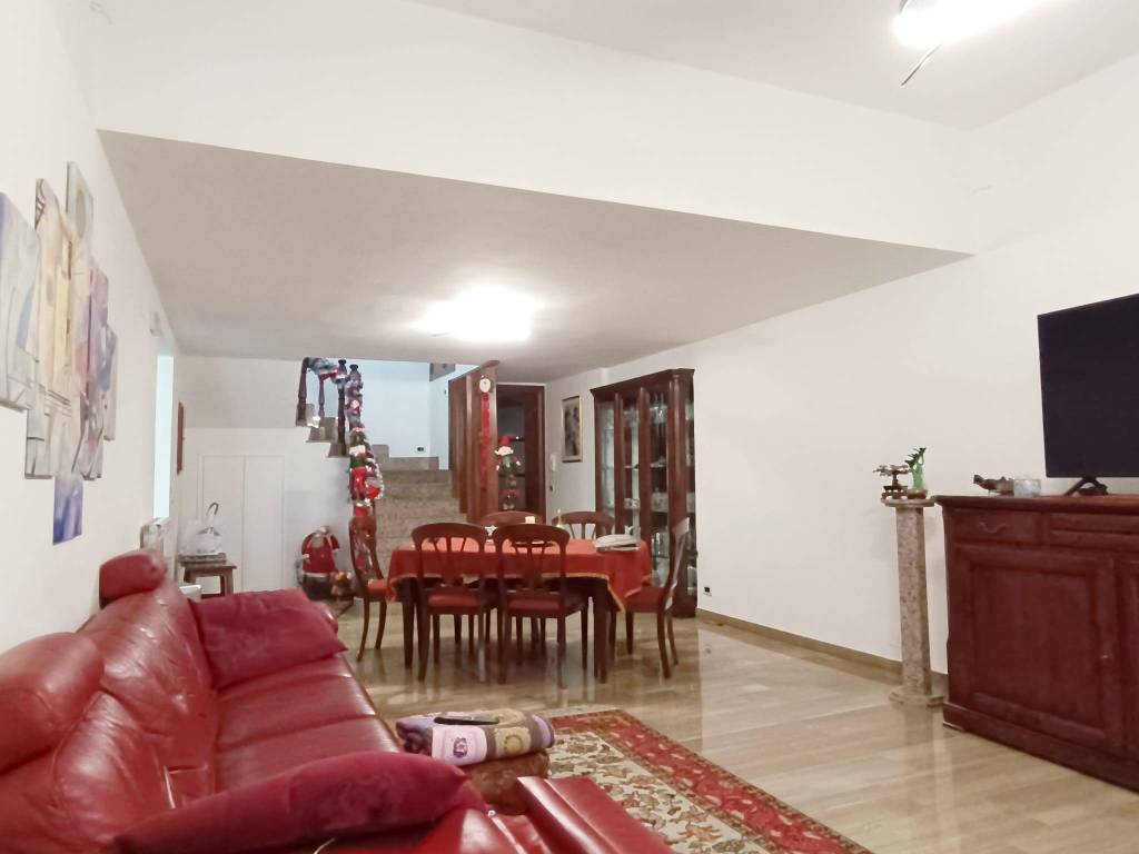 casa indipendente in vendita a Latina in zona Centro Città