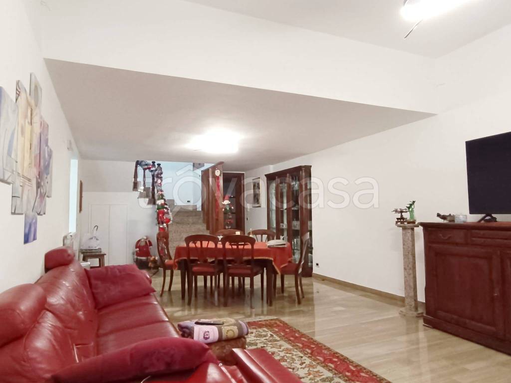 casa indipendente in vendita a Latina in zona Centro Città