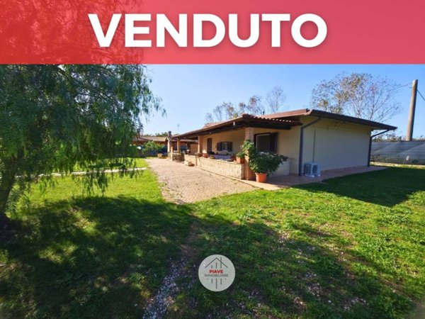 casa indipendente in vendita a Latina in zona Foce Verde