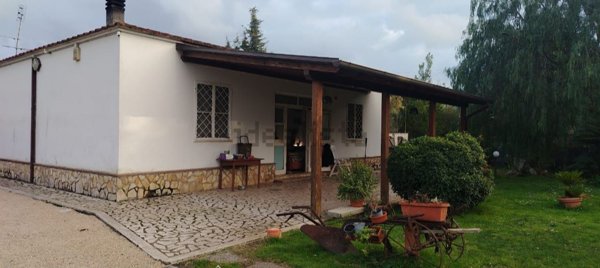 casa indipendente in vendita a Latina
