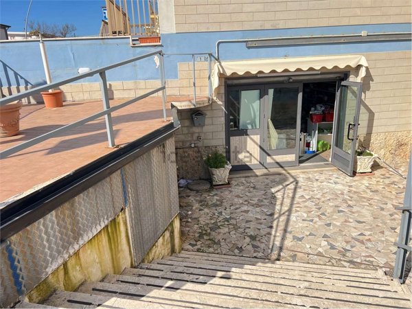 locale commerciale in vendita a Latina