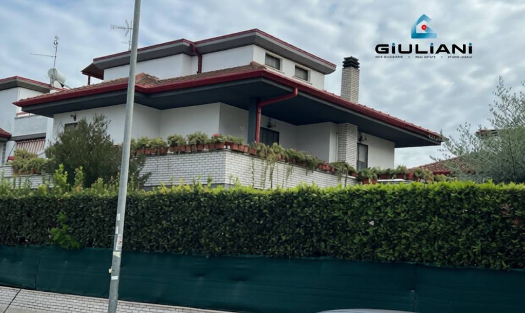 casa indipendente in vendita a Latina