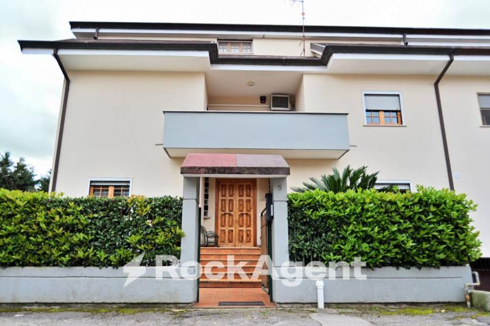 casa indipendente in vendita a Latina in zona Centro Città