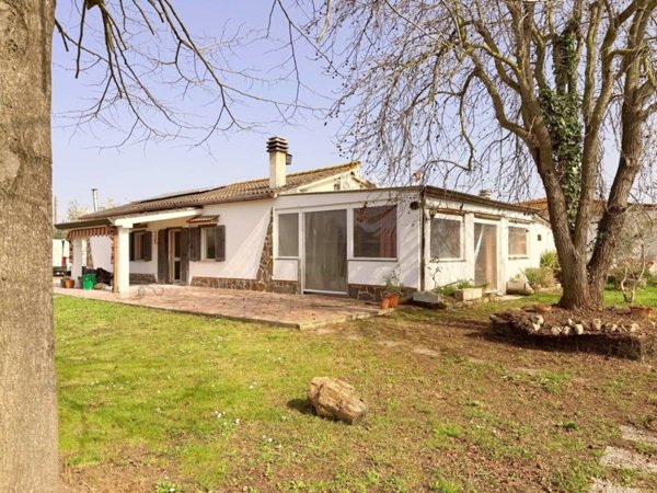 casa indipendente in vendita a Latina in zona Foce Verde