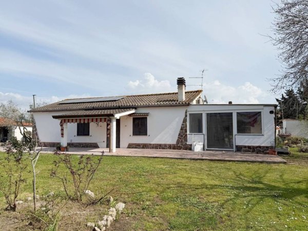 casa indipendente in vendita a Latina in zona Foce Verde