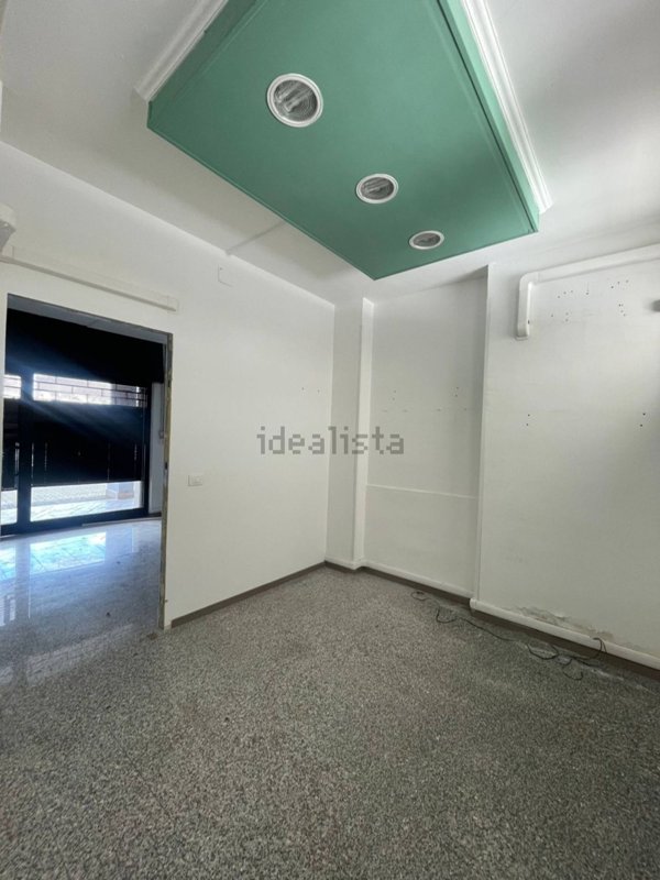 locale commerciale in vendita a Latina