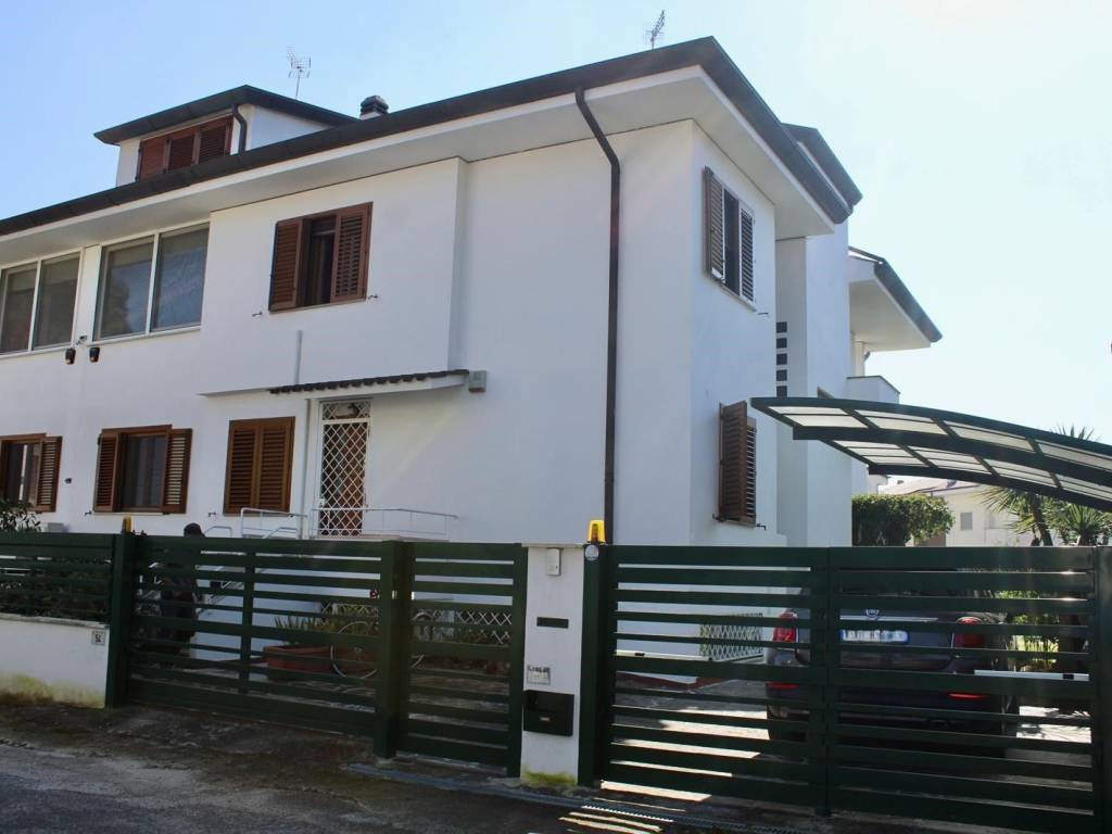 casa indipendente in vendita a Latina