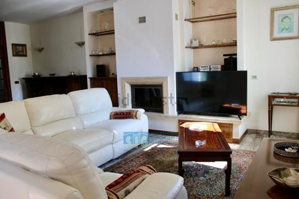 casa indipendente in vendita a Latina