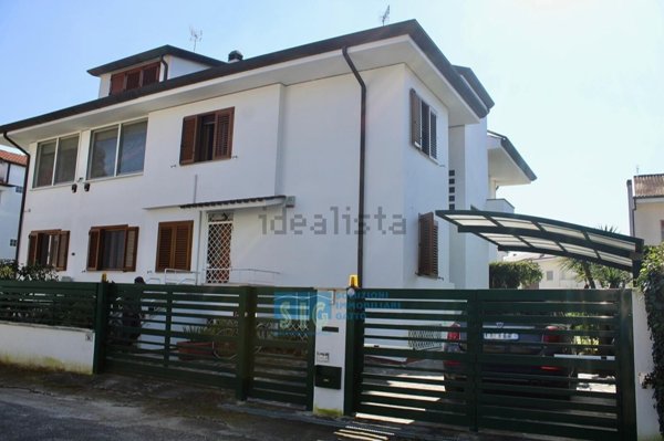 casa indipendente in vendita a Latina