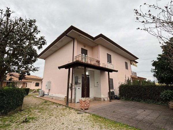 casa indipendente in vendita a Latina in zona Borgo Carso