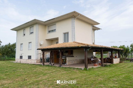 casa indipendente in vendita a Latina in zona Centro Città