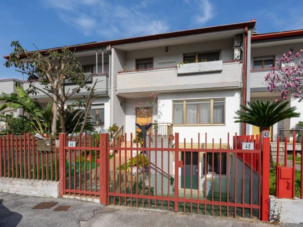 casa indipendente in vendita a Latina