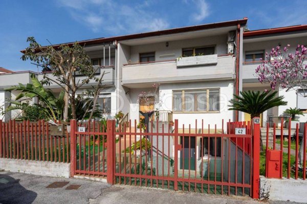 casa indipendente in vendita a Latina