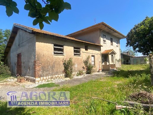 casa indipendente in vendita a Latina in zona Borgo Bainsizza