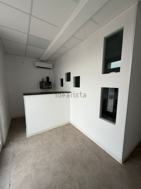locale commerciale in vendita a Latina