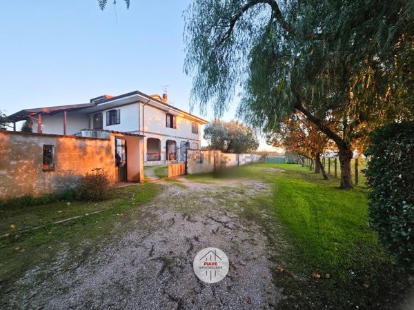 casa indipendente in vendita a Latina