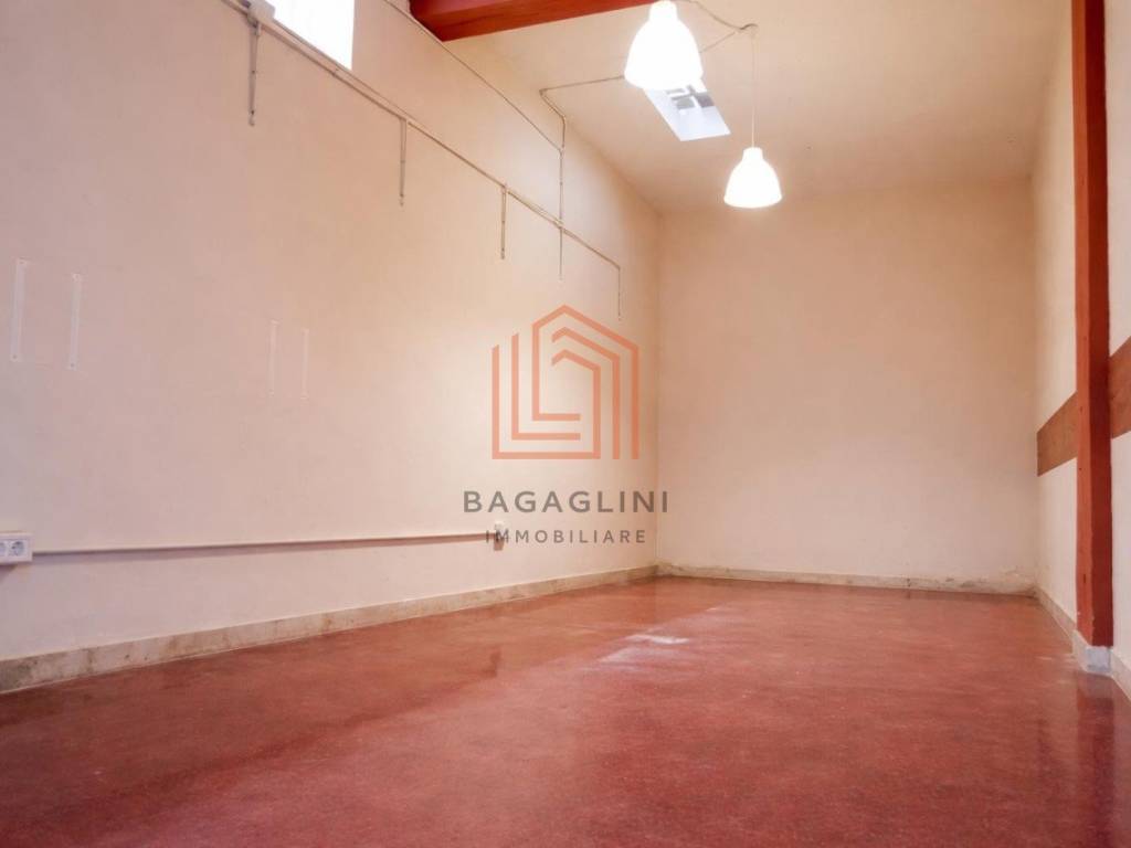 negozio in vendita a Latina