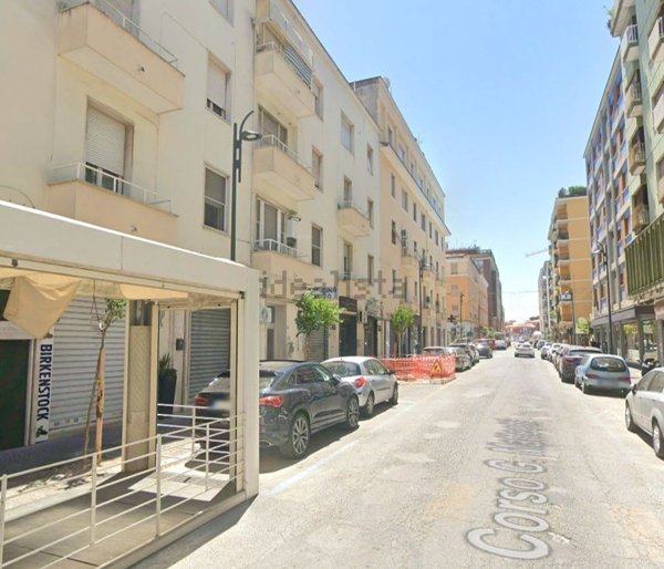 locale commerciale in vendita a Latina