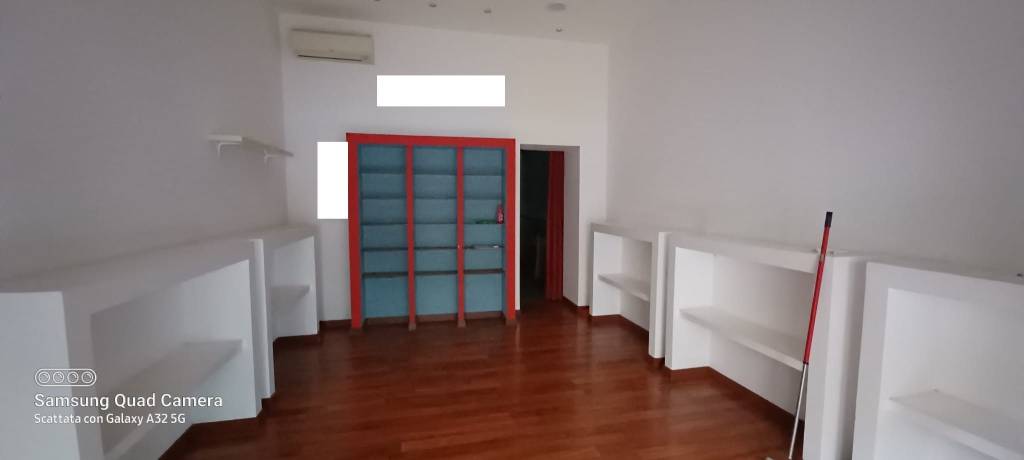negozio in vendita a Latina