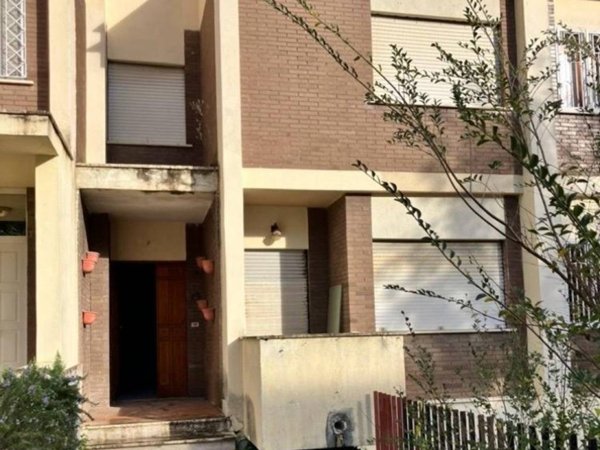 casa indipendente in vendita a Latina