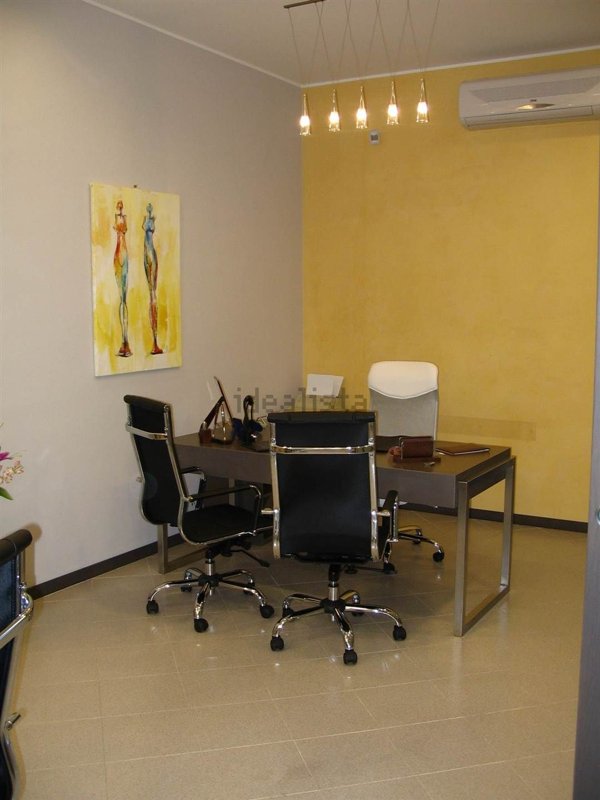 locale commerciale in vendita a Latina