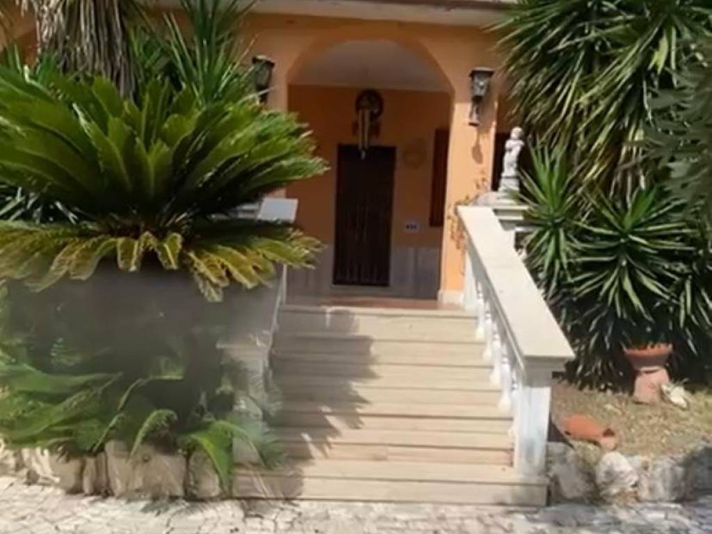 casa indipendente in vendita a Latina in zona Foce Verde