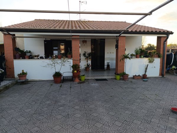 casa indipendente in vendita a Latina