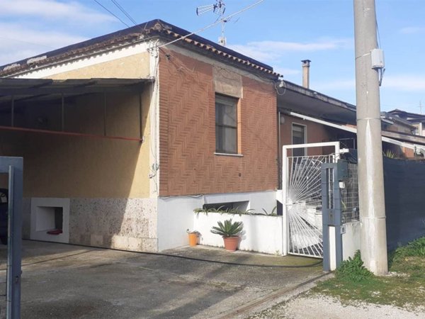 casa indipendente in vendita a Latina in zona Borgo San Michele