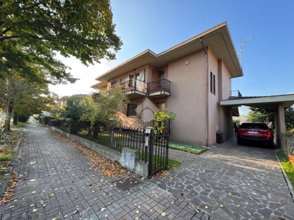 casa indipendente in vendita a Latina