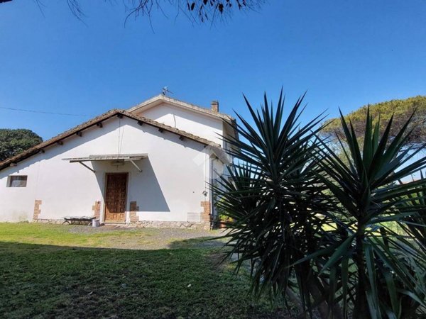 casa indipendente in vendita a Latina in zona Borgo Carso