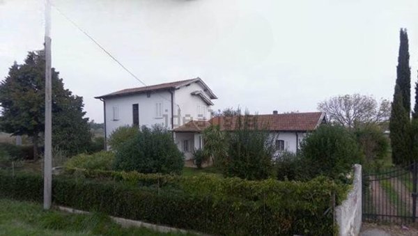 casa indipendente in vendita a Latina