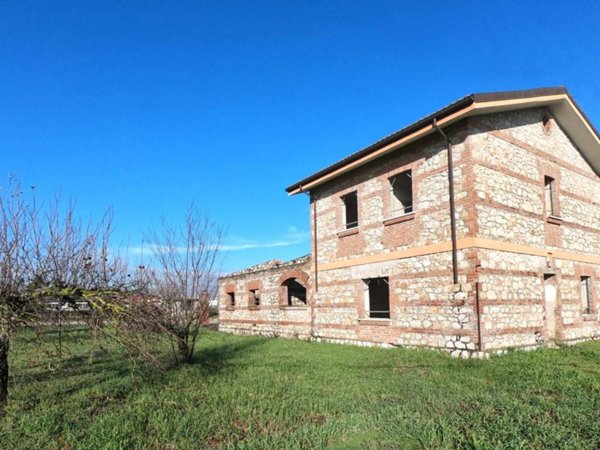 casa indipendente in vendita a Latina in zona Latina Scalo