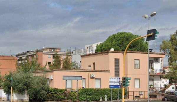 locale commerciale in vendita a Latina