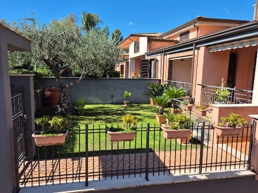 casa indipendente in vendita a Latina in zona Borgo Sabotino