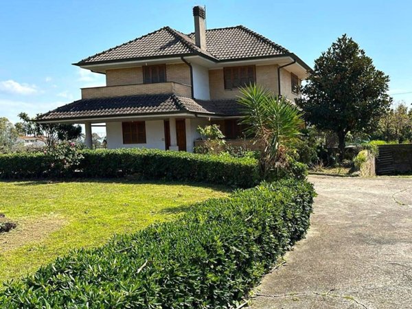 casa indipendente in vendita a Latina