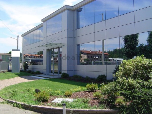 locale commerciale in vendita a Latina